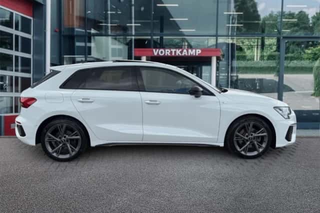 Audi A3 (2023) thumbnail 4