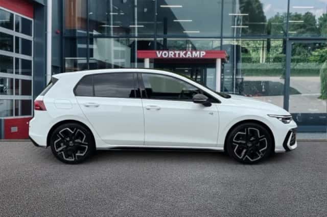 Volkswagen Golf (2025) thumbnail 4