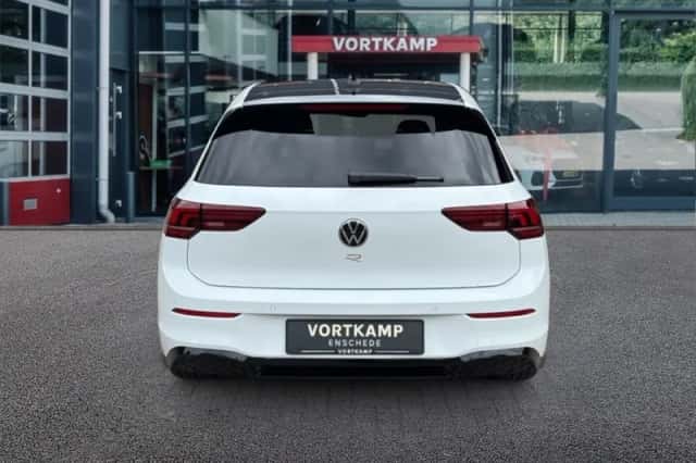 Volkswagen Golf (2025) thumbnail 6