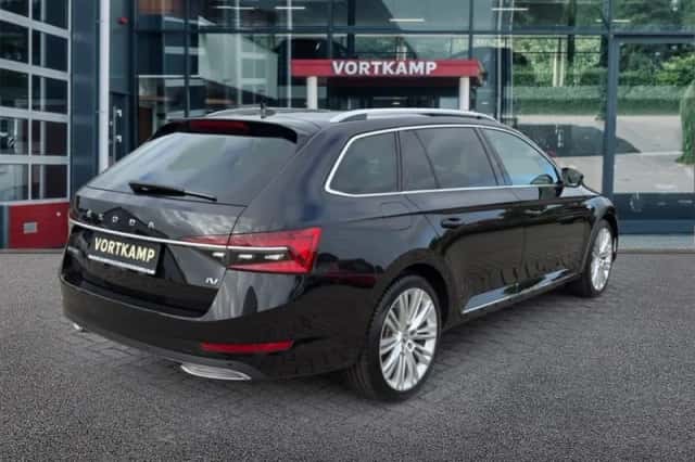 Škoda Superb (2022) thumbnail 5