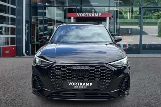 Audi Q3 (2019) thumbnail 2