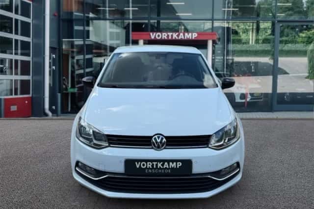 Volkswagen Polo (2015) thumbnail 2