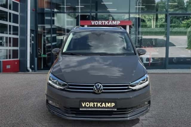 Volkswagen Touran (2022) thumbnail 2