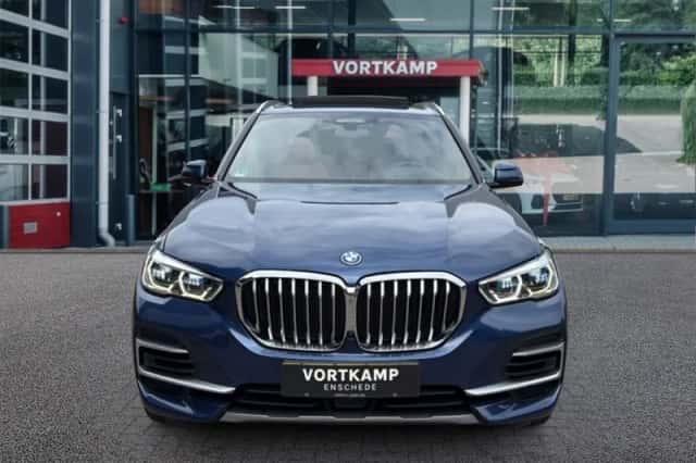 BMW X5 (2021) thumbnail 2