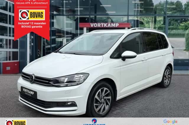 Volkswagen Touran (2017) thumbnail 1