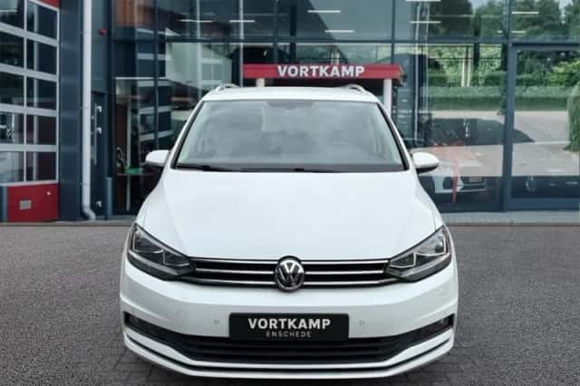 Volkswagen Touran (2017) thumbnail 2
