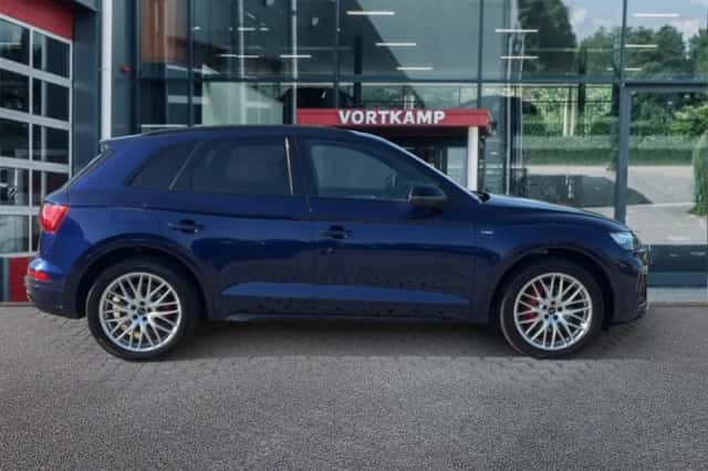 Audi Q5 (2022) thumbnail 4
