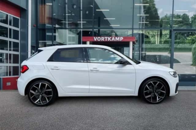 Audi A1 (2018) thumbnail 4