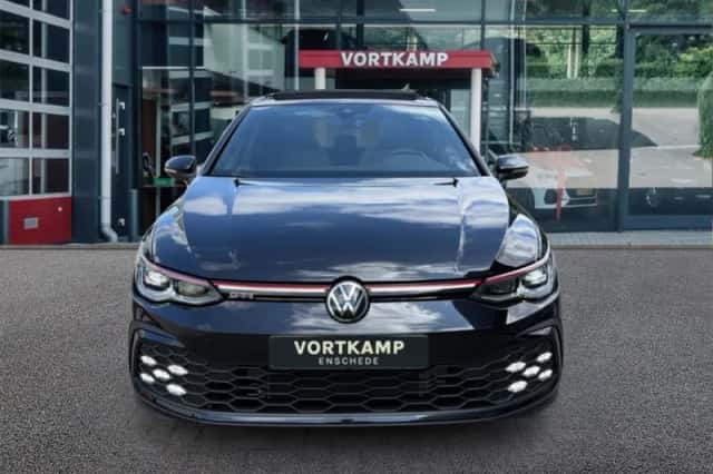Volkswagen Golf (2022) thumbnail 2