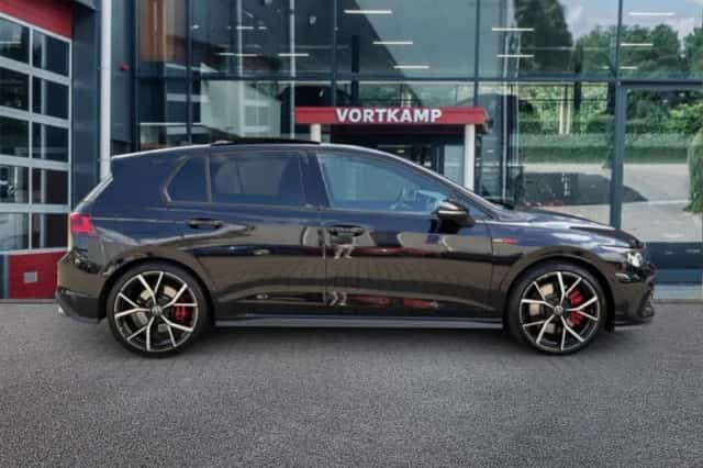 Volkswagen Golf (2022) thumbnail 4