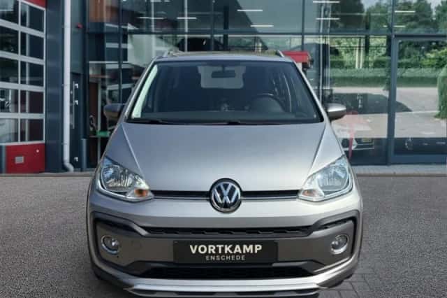 Volkswagen Up (2017) thumbnail 2
