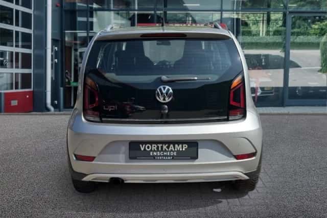 Volkswagen Up (2017) thumbnail 6