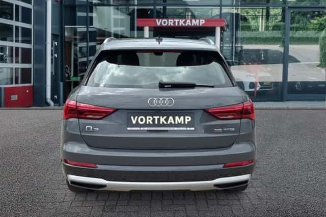 Audi Q3 (2022) thumbnail 6