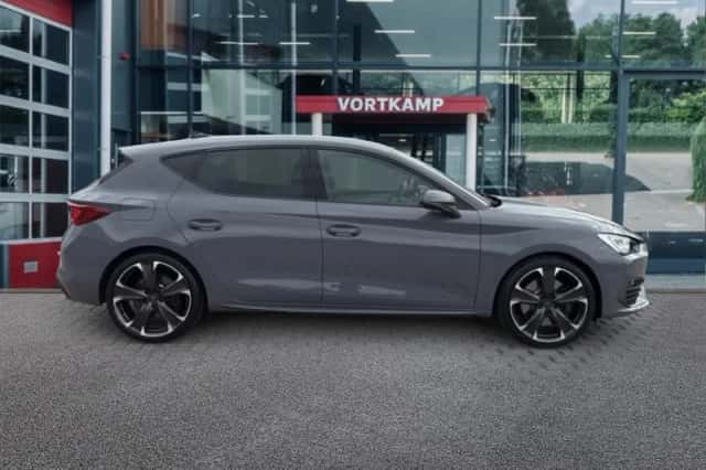 CUPRA Leon (2022) thumbnail 4