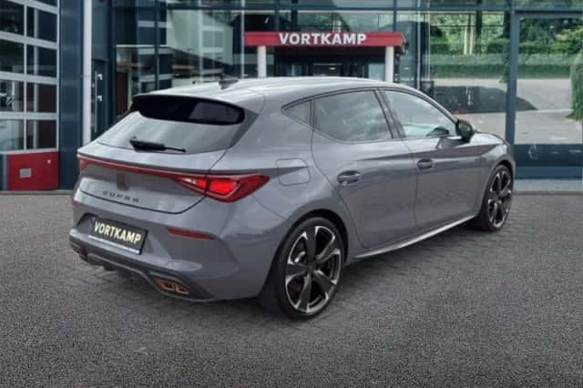 CUPRA Leon (2022) thumbnail 5