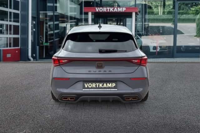 CUPRA Leon (2022) thumbnail 6
