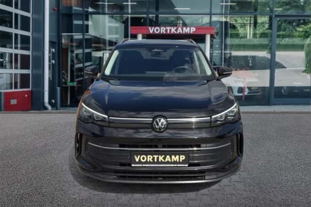 Volkswagen Tiguan (2025) thumbnail 2