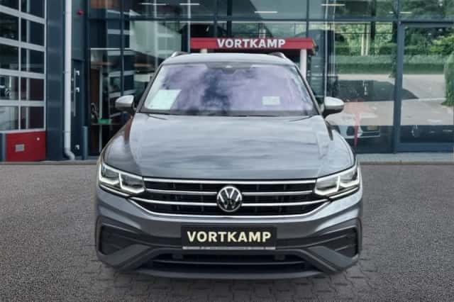 Volkswagen Tiguan (2023) thumbnail 2