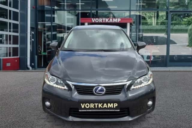 Lexus CT (2011) thumbnail 2