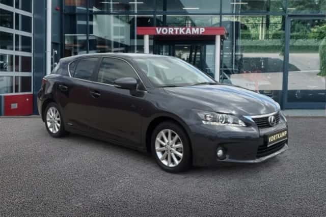 Lexus CT (2011) thumbnail 3
