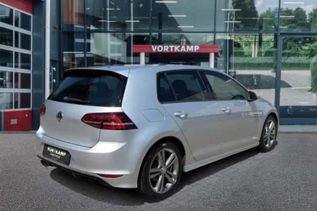 Volkswagen Golf (2016) thumbnail 5