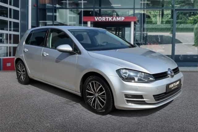 Volkswagen Golf (2016) thumbnail 3