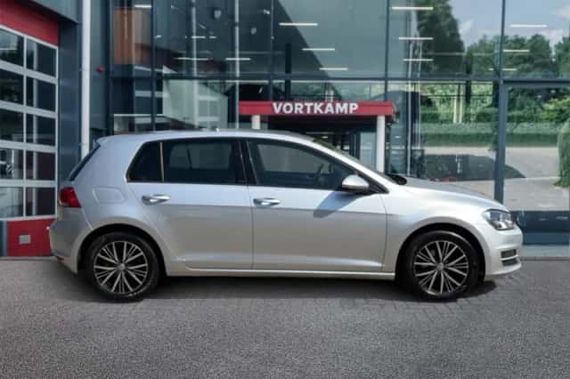 Volkswagen Golf (2016) thumbnail 4