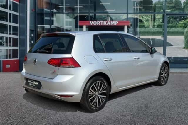 Volkswagen Golf (2016) thumbnail 5