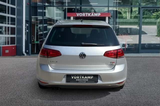 Volkswagen Golf (2016) thumbnail 6