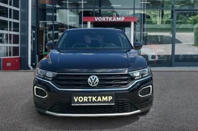 Volkswagen T-Roc (2019) thumbnail 2