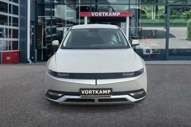 Hyundai Ioniq 5 (2022) thumbnail 2