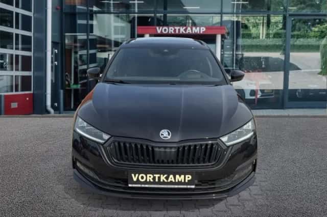 Škoda Octavia (2022) thumbnail 2