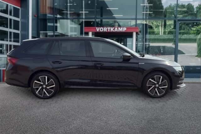 Škoda Octavia (2022) thumbnail 4