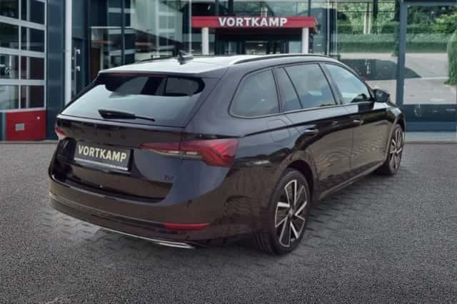 Škoda Octavia (2022) thumbnail 5