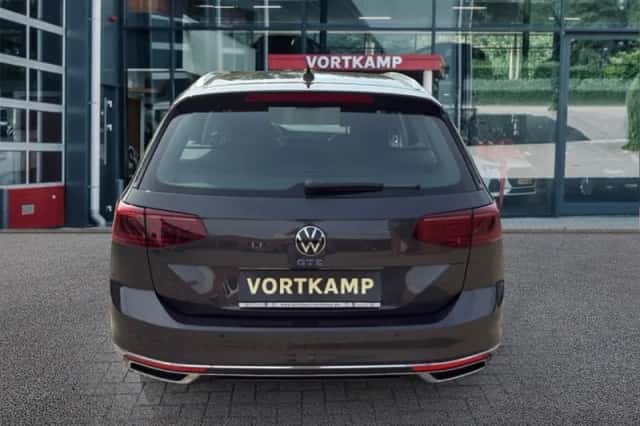 Volkswagen Passat (2022) thumbnail 6