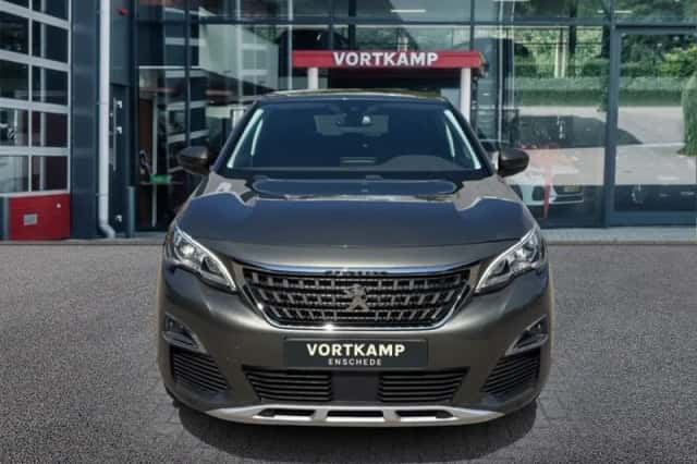 Peugeot 3008 (2017) thumbnail 2