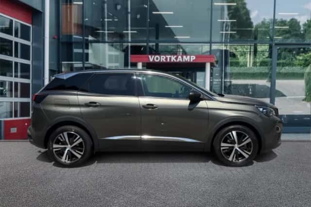 Peugeot 3008 (2017) thumbnail 4