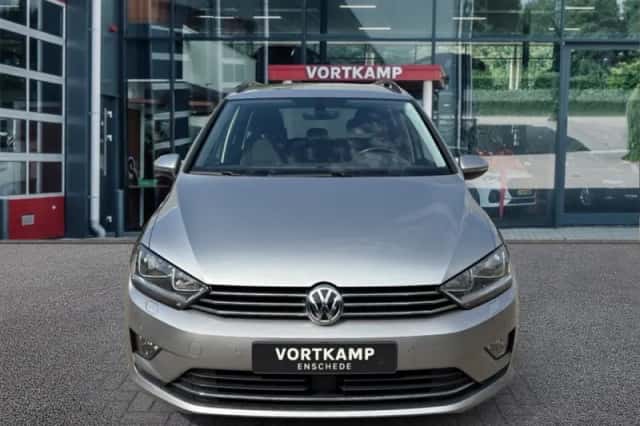 Volkswagen Golf (2017) thumbnail 2