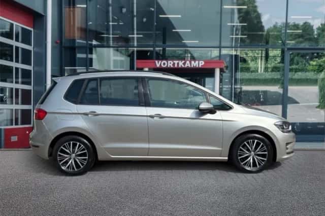 Volkswagen Golf (2017) thumbnail 4