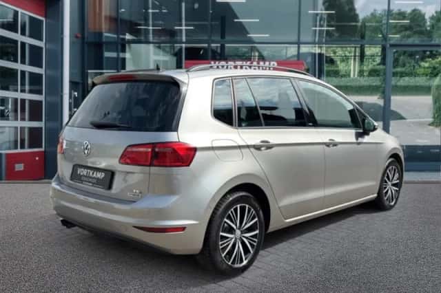 Volkswagen Golf (2017) thumbnail 5