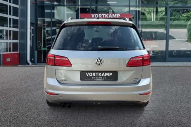 Volkswagen Golf (2017) thumbnail 6