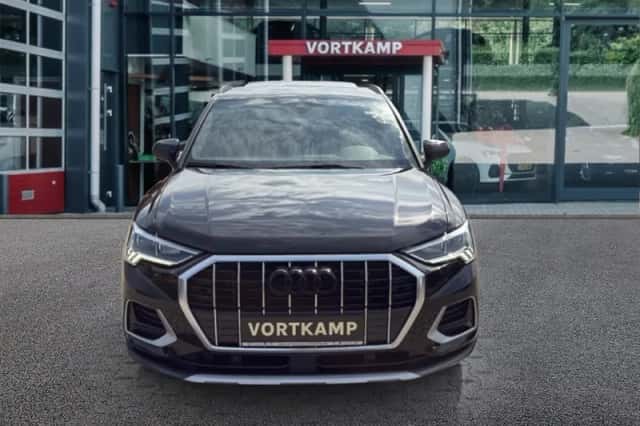 Audi Q3 (2022) thumbnail 2