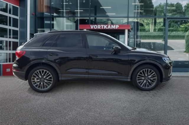 Audi Q3 (2022) thumbnail 4