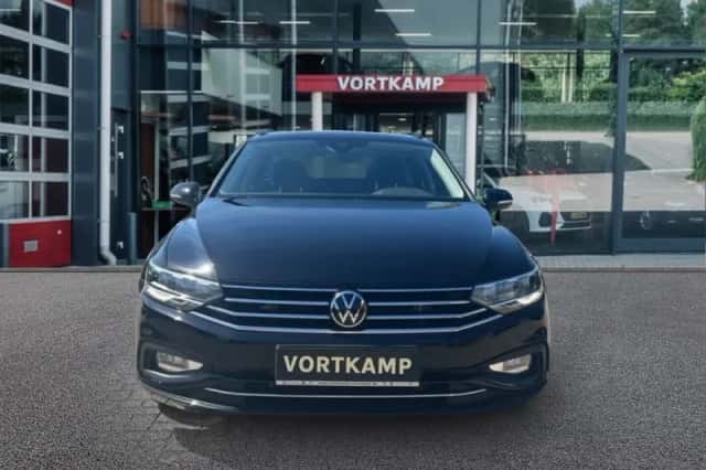 Volkswagen Passat (2020) thumbnail 2
