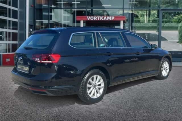 Volkswagen Passat (2020) thumbnail 5