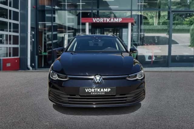 Volkswagen Golf (2023) thumbnail 2