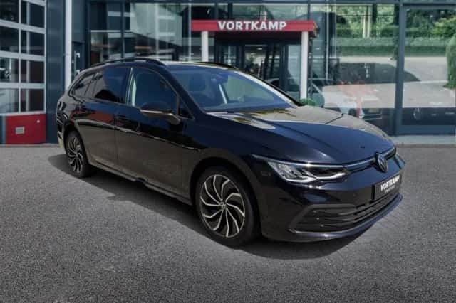 Volkswagen Golf (2023) thumbnail 3