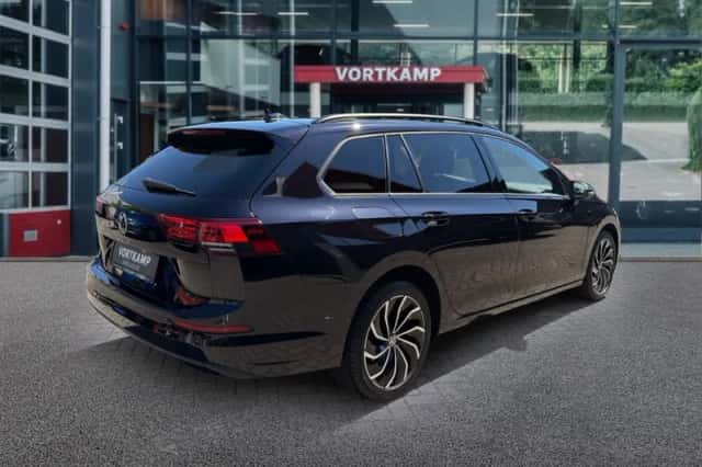 Volkswagen Golf (2023) thumbnail 5