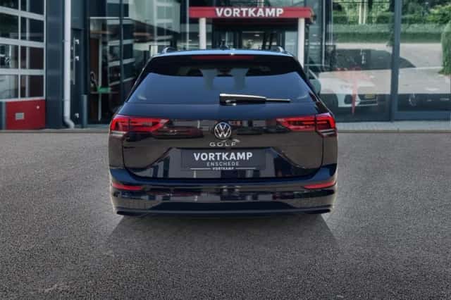 Volkswagen Golf (2023) thumbnail 6
