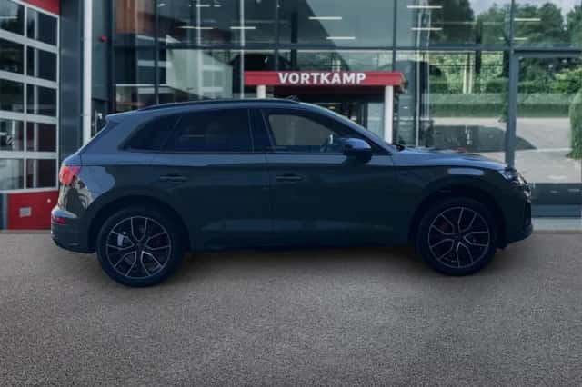 Audi Q5 (2022) thumbnail 4